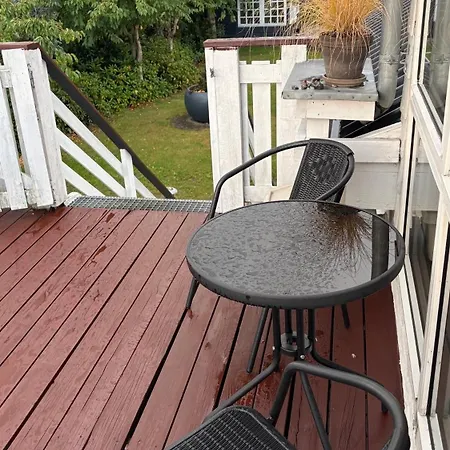 Familie Venlig Med Fritliggende Bjælker Og Altan Lejlighed